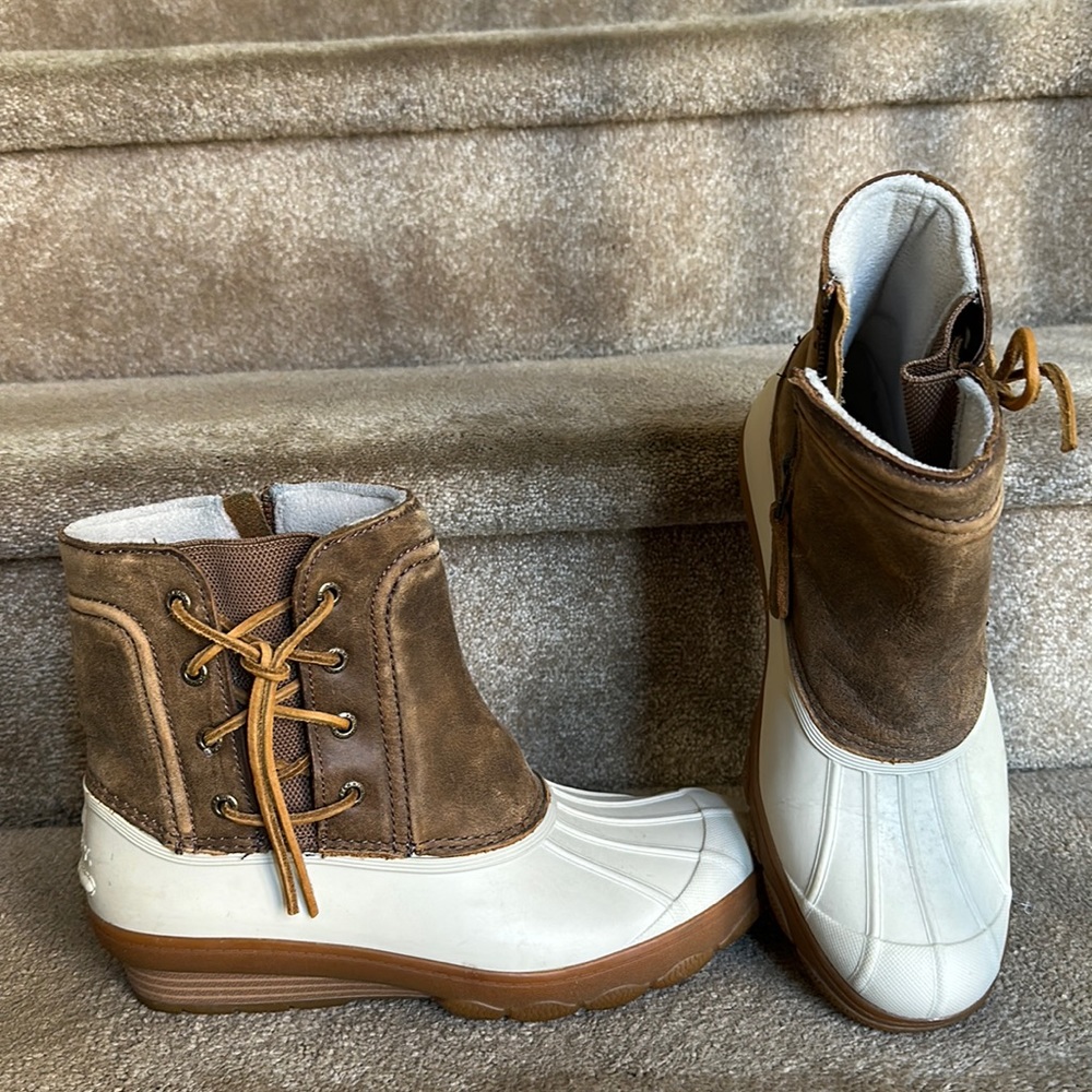 Sperry Boots - Cream & Tan size 8 women’s